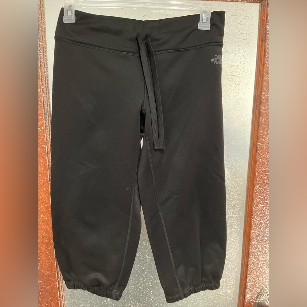 🔴The North Face Women's Black Cropped Leggings